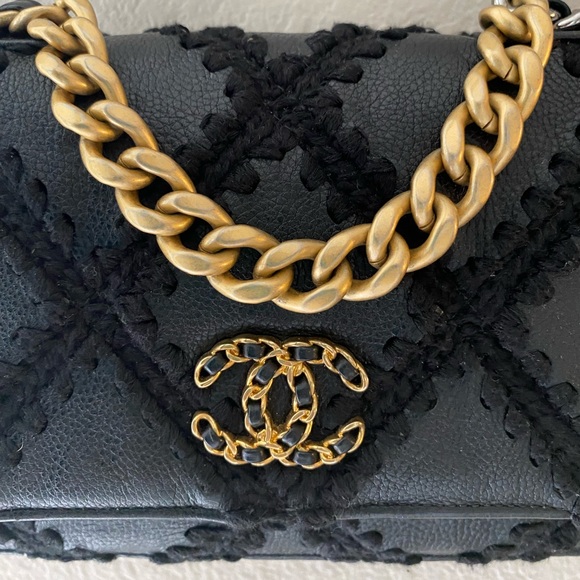 FULL SET - CHANEL 19 WOC Black Calfskin & Crochet Shoulder Bag w/ Ruthenium HW - Picture 3 of 16